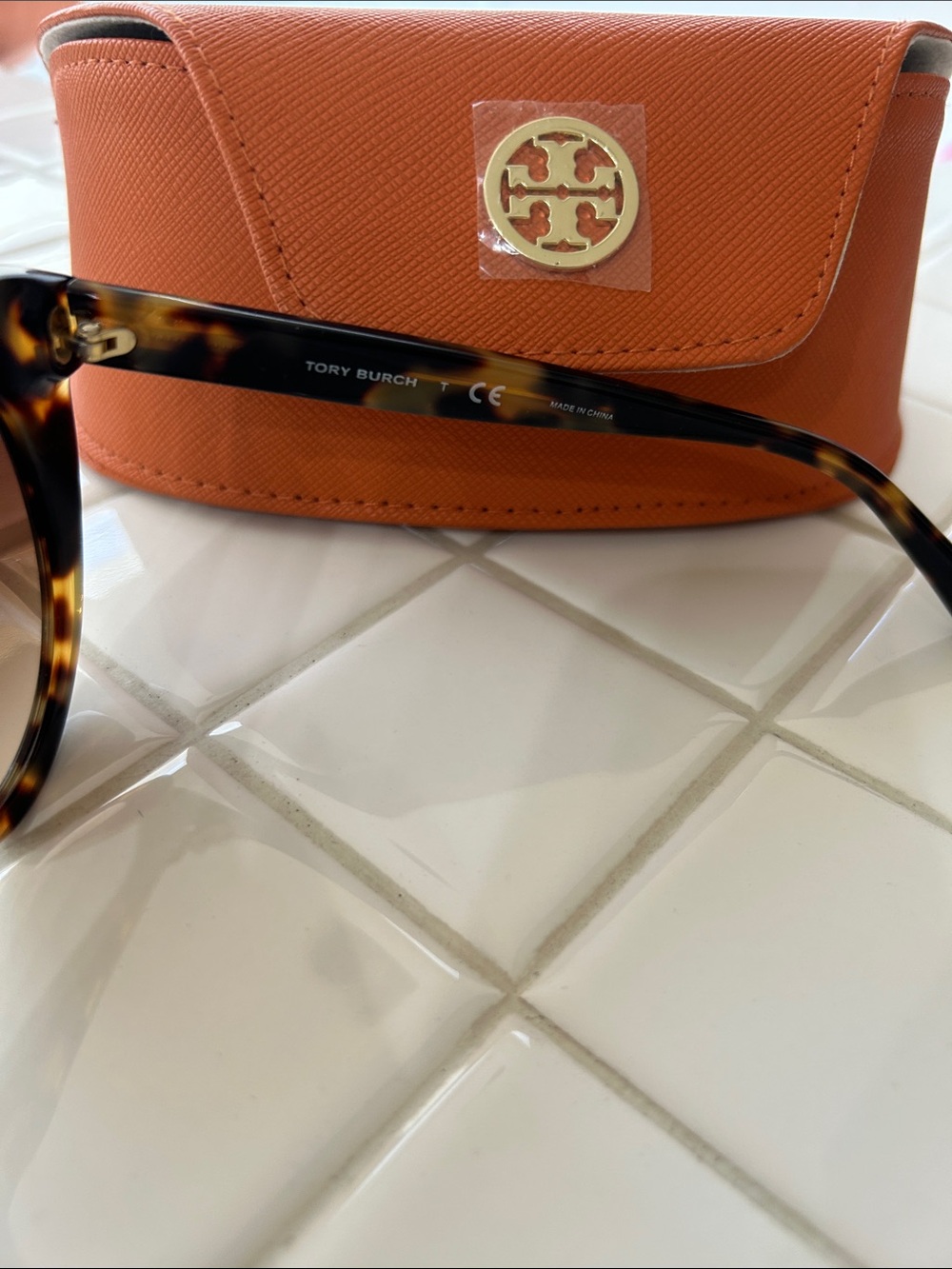 Tory Burch TY7115 Tortoiseshell Cat-Eye Sunglasses like new with case - Picture 3 of 3